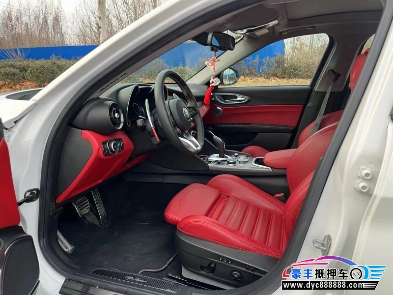 21年阿尔法·罗密欧Giulia轿车抵押车出售