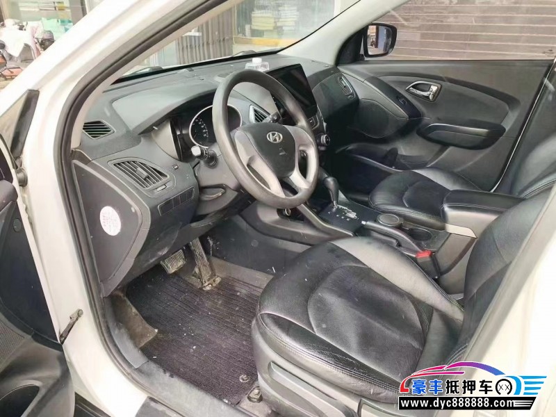 14年现代ix35轿车抵押车出售