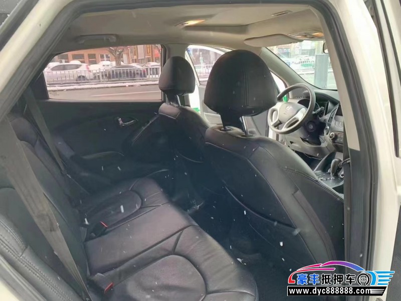 14年现代ix35轿车抵押车出售