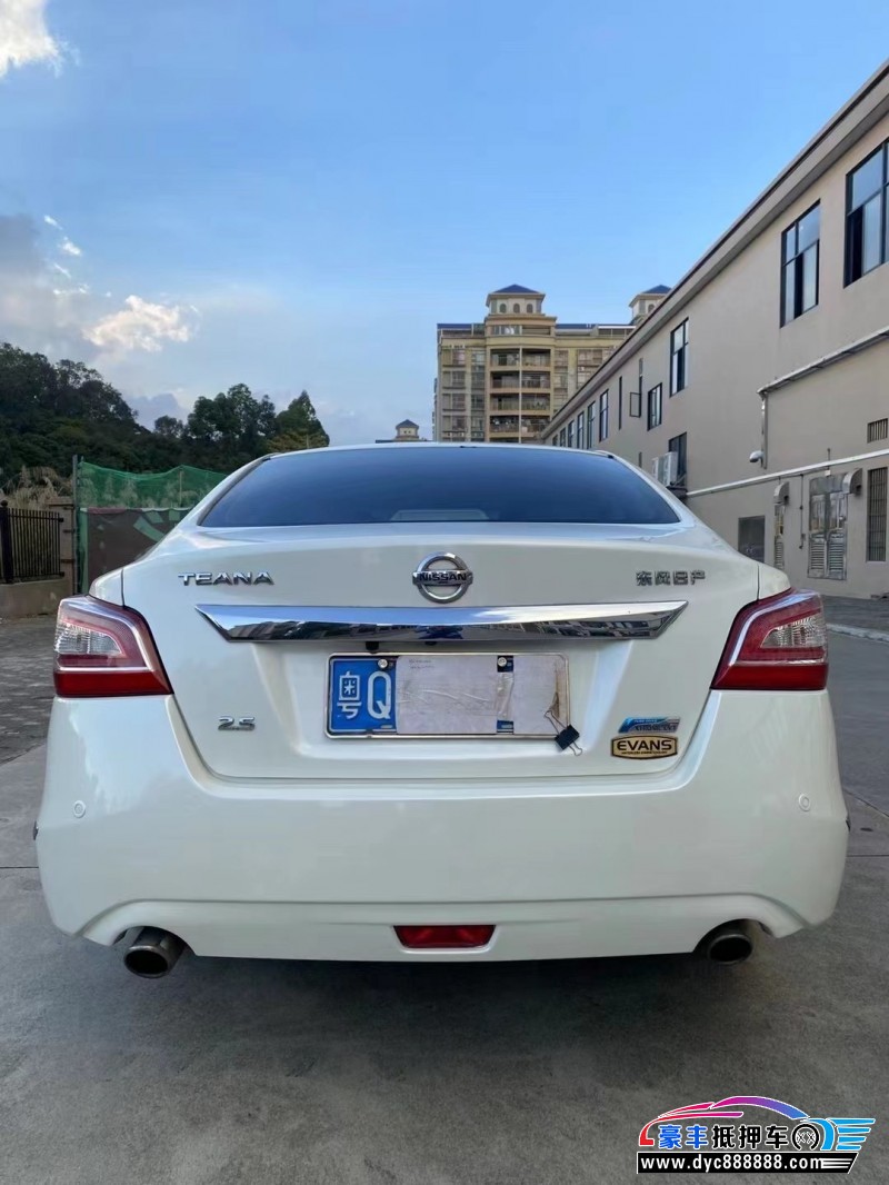 13年日产天籁轿车抵押车出售