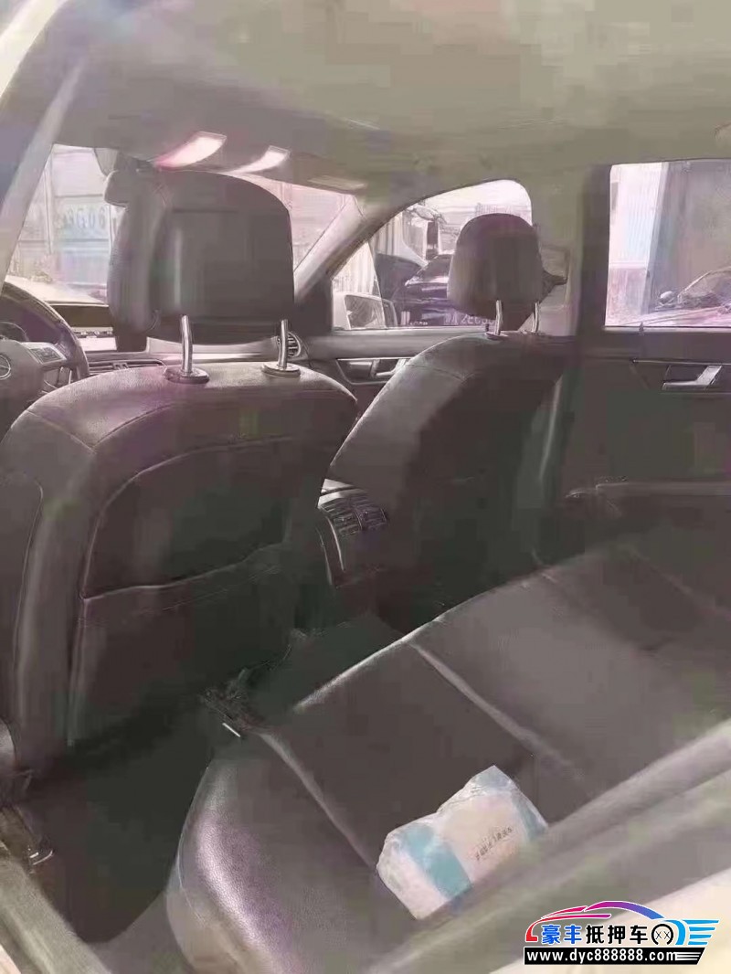 13年奔驰C轿车抵押车出售