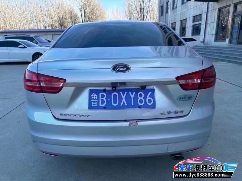 15年福特福睿斯轿车抵押车出售