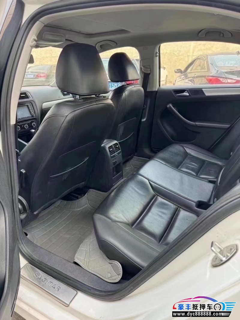 13年大众速腾轿车抵押车出售