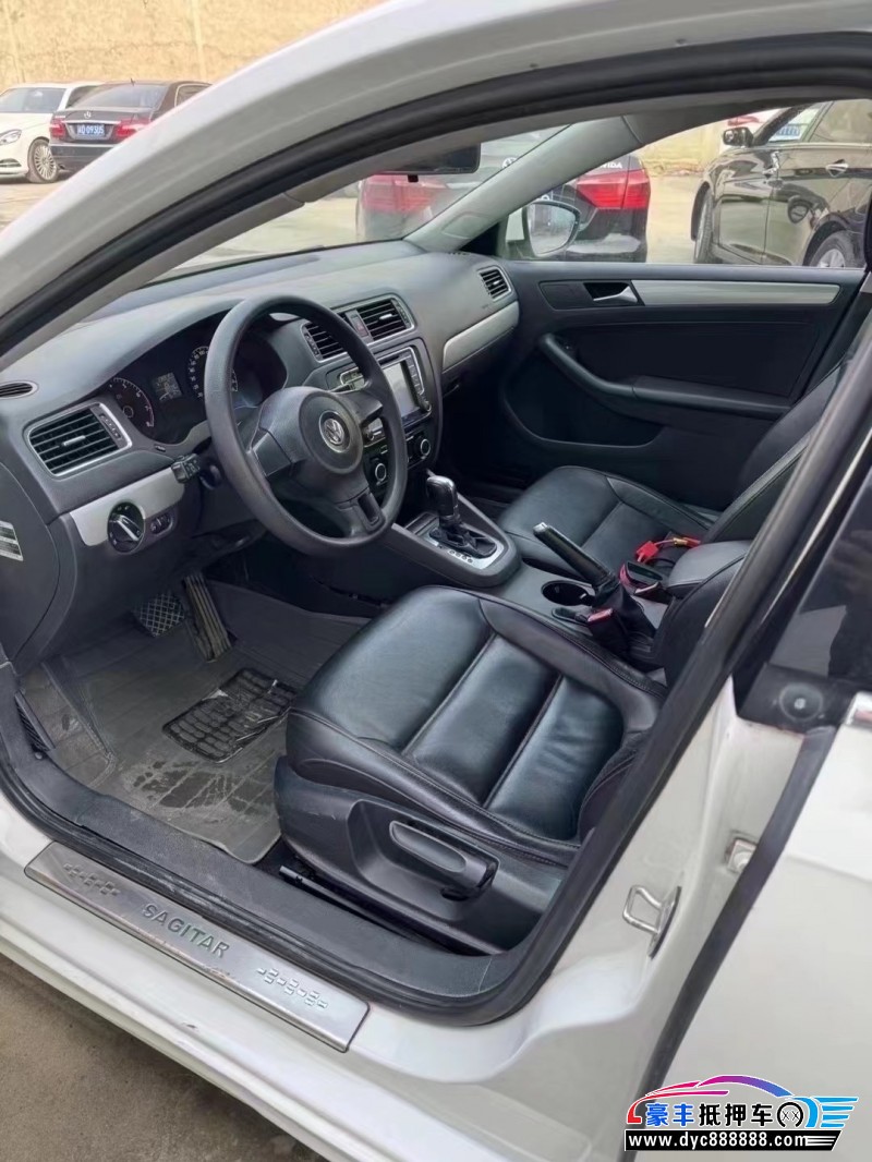 13年大众速腾轿车抵押车出售