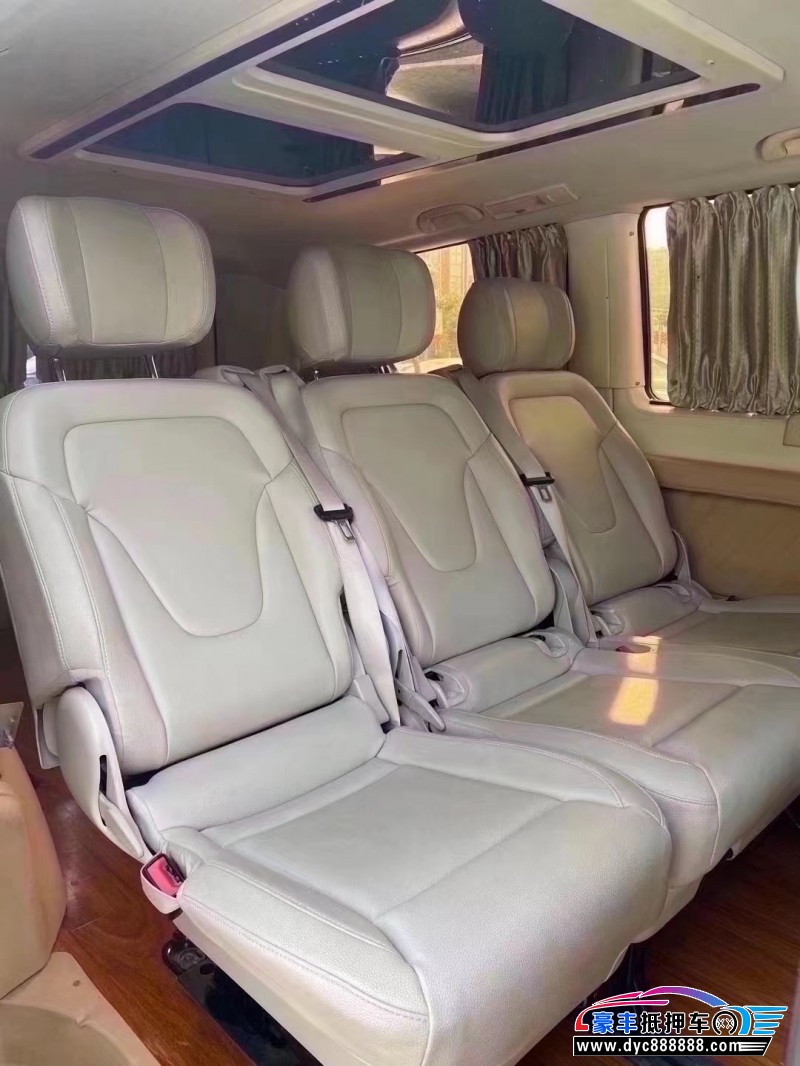 14年奔驰威霆轿车抵押车出售