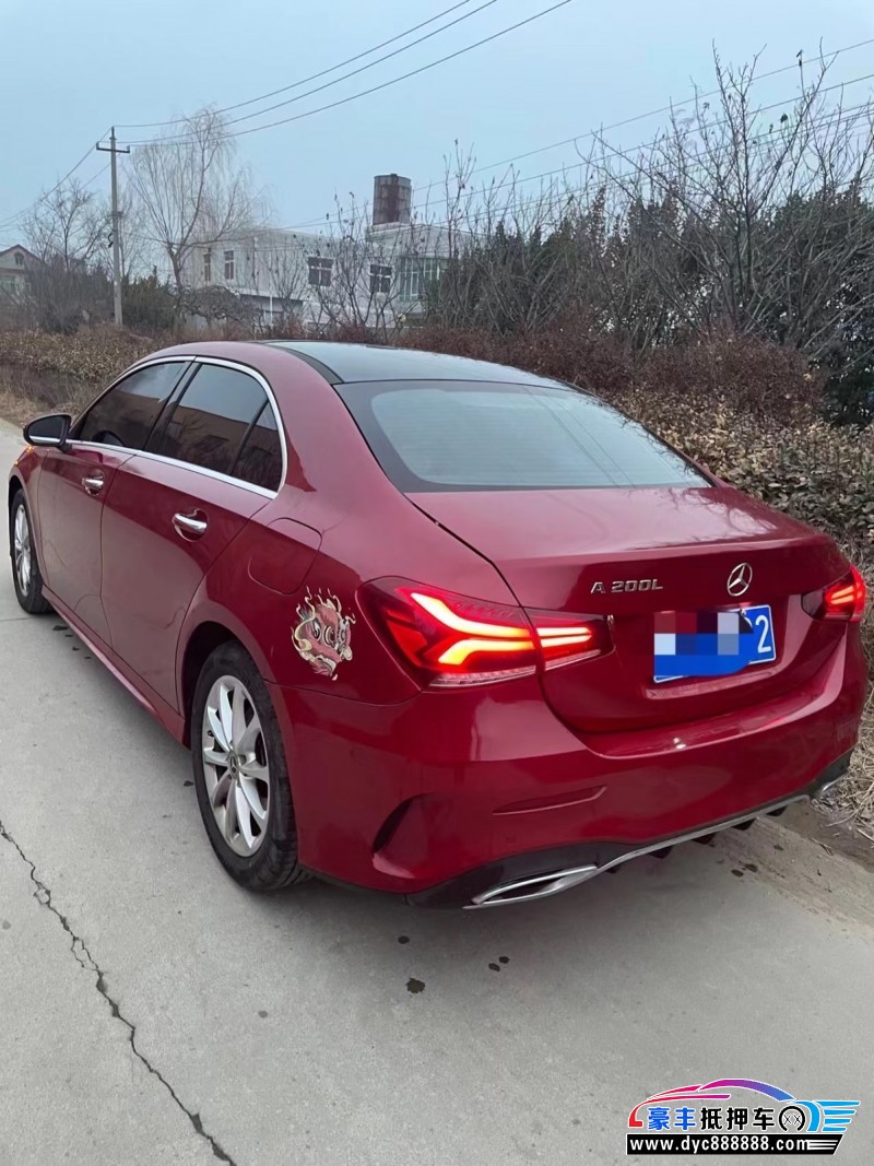 21年奔驰A轿车抵押车出售