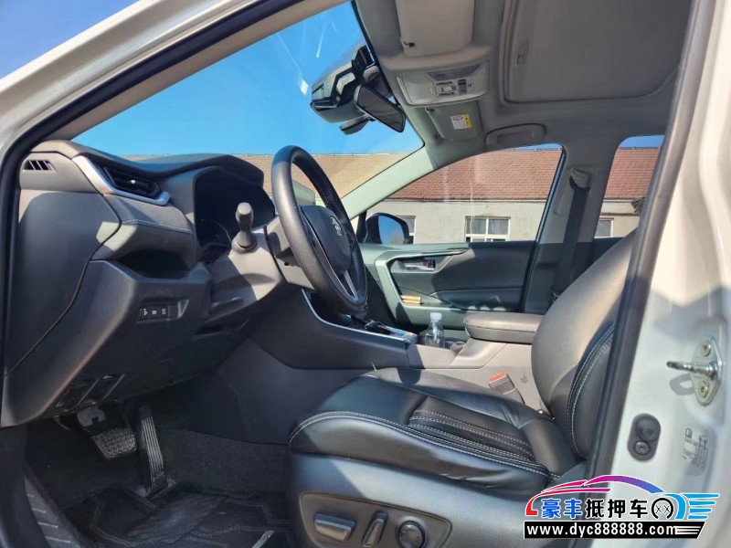 22年丰田RAV4轿车抵押车出售
