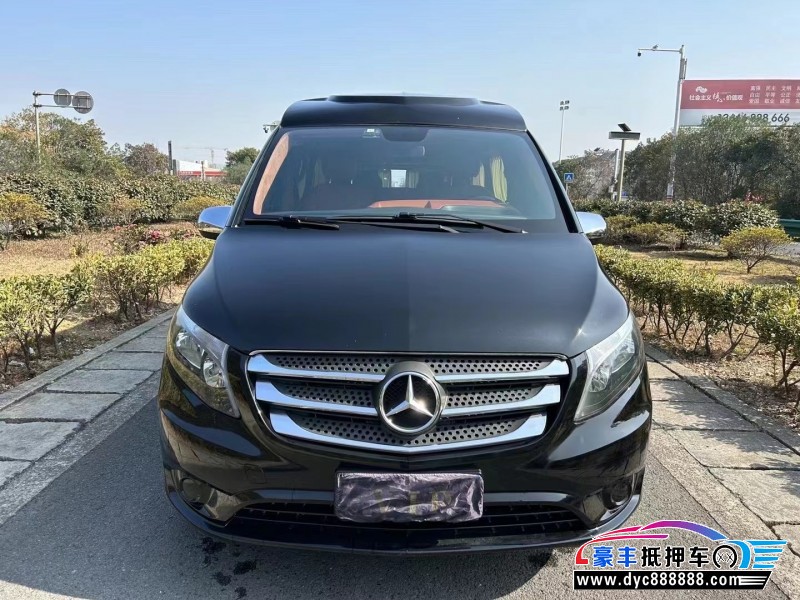 18年奔驰威霆轿车抵押车出售