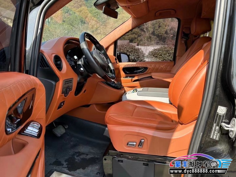 18年奔驰威霆轿车抵押车出售