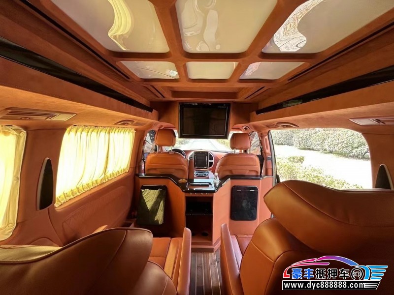 18年奔驰威霆轿车抵押车出售