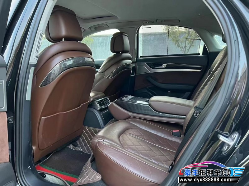 14年奥迪S8轿车抵押车出售