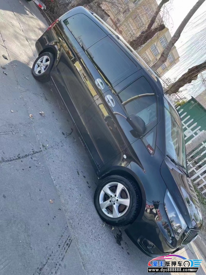 17年奔驰威霆轿车抵押车出售