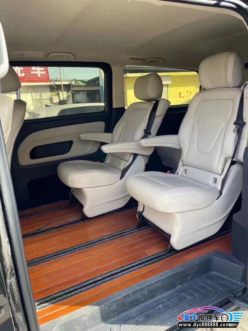 17年奔驰威霆轿车抵押车出售