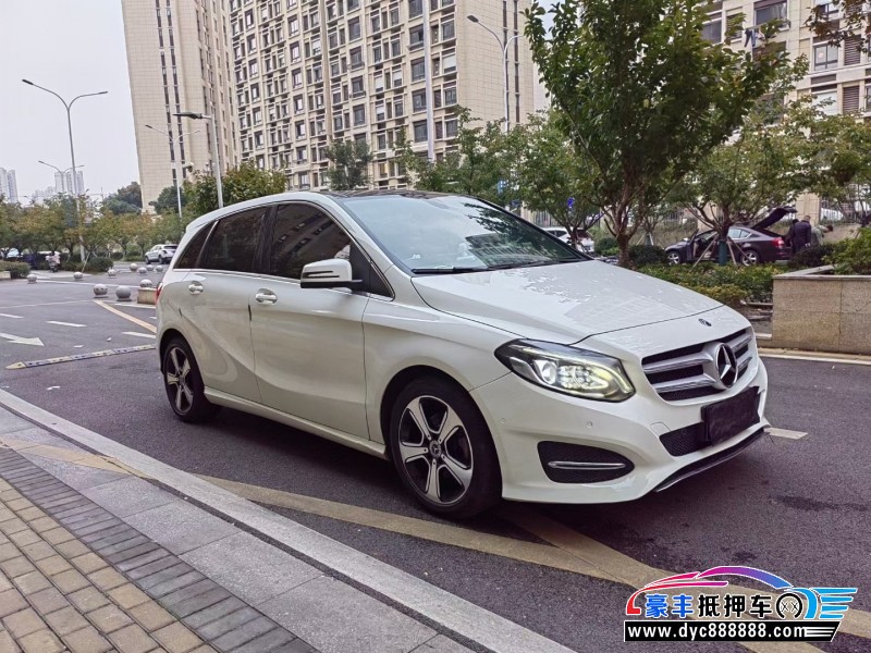 17年奔驰B轿车抵押车出售