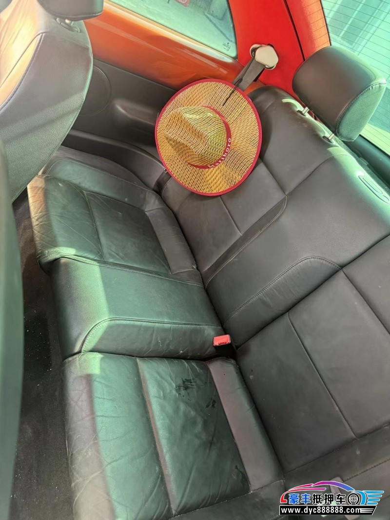 10年大众甲壳虫轿车抵押车出售