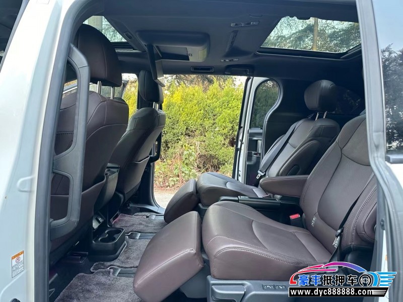 22年丰田塞纳轿车抵押车出售