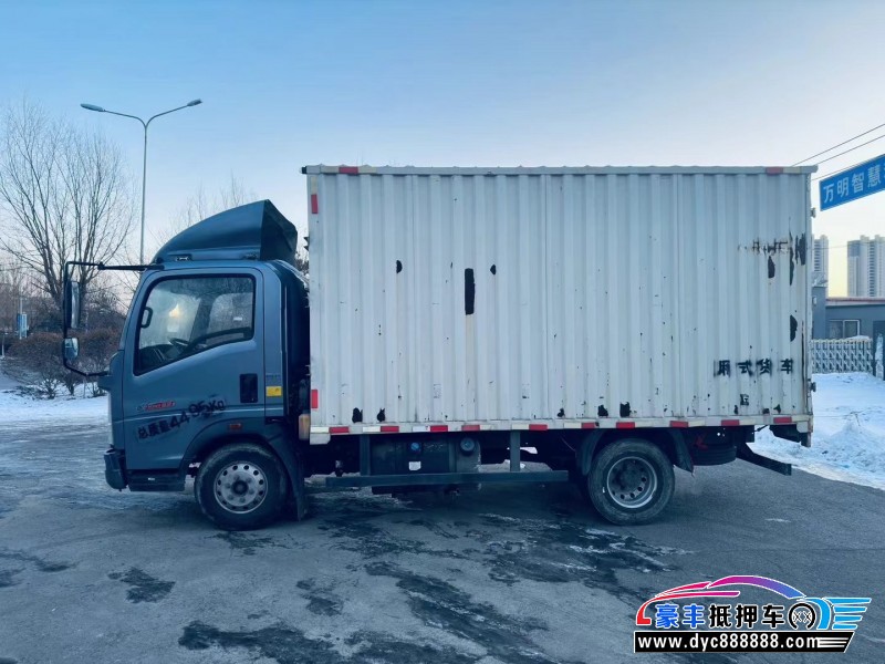 22年重汽豪沃轿车抵押车出售