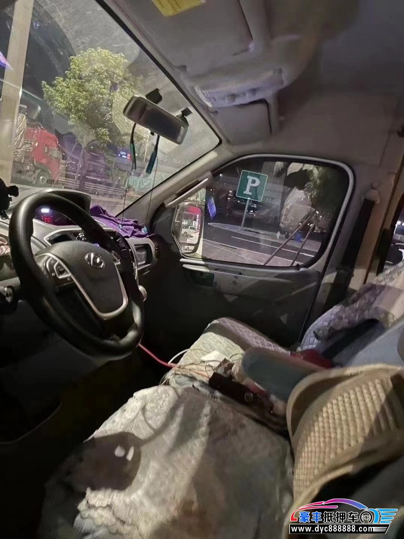 22年上汽大通V80轿车抵押车出售