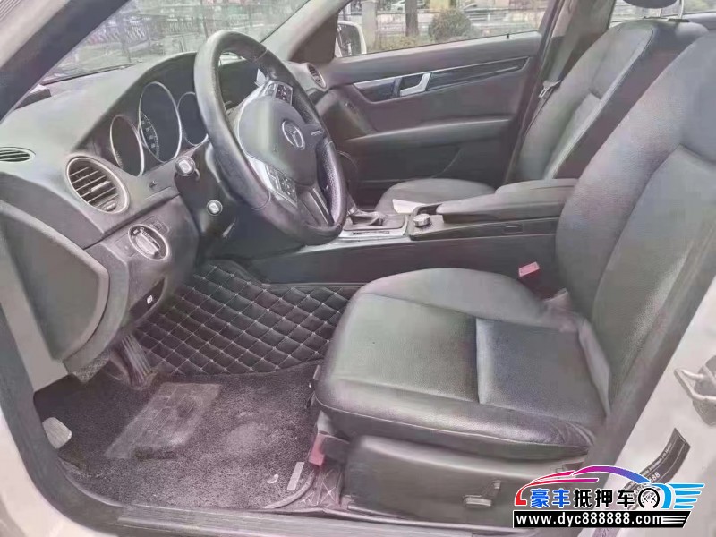 13年奔驰C轿车抵押车出售