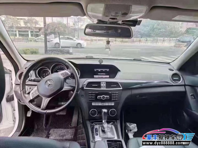 13年奔驰C轿车抵押车出售