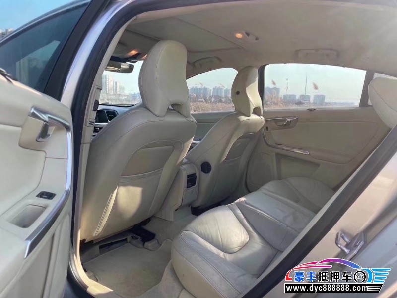 14年沃尔沃S60轿车抵押车出售