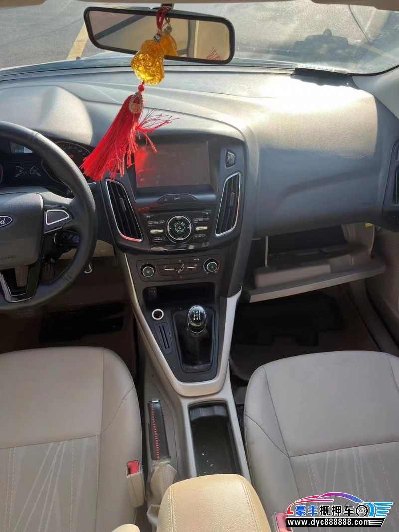 15年福特福睿斯轿车抵押车出售