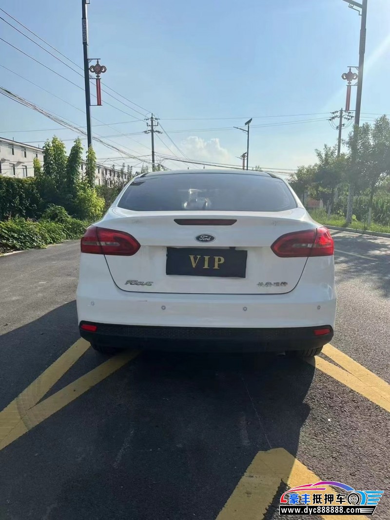 15年福特福睿斯轿车抵押车出售