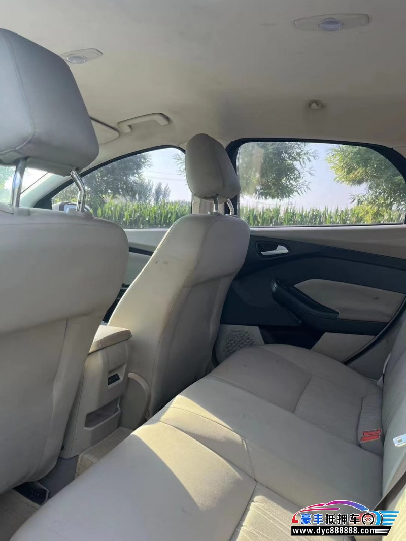 15年福特福睿斯轿车抵押车出售