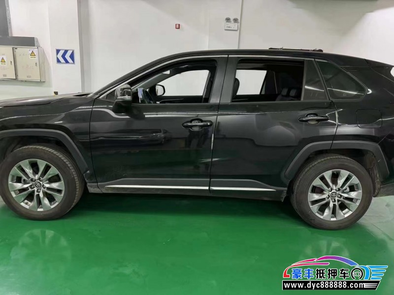 22年丰田威兰达轿车抵押车出售