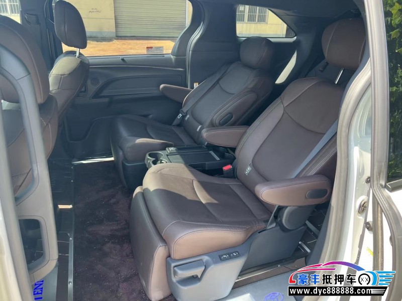 23年丰田塞纳轿车抵押车出售