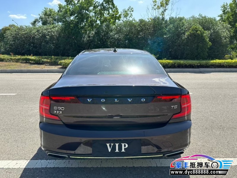 17年沃尔沃S90轿车抵押车出售