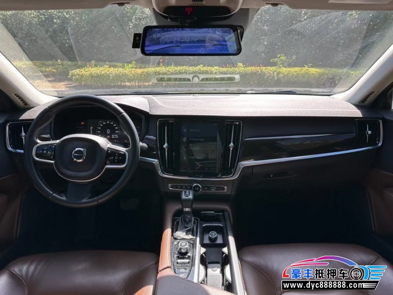 17年沃尔沃S90轿车抵押车出售