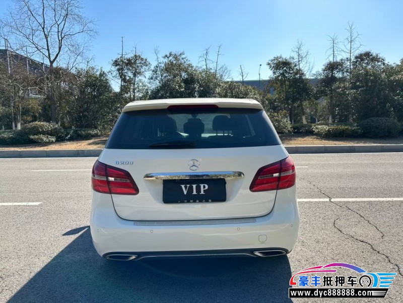 17年奔驰B轿车抵押车出售