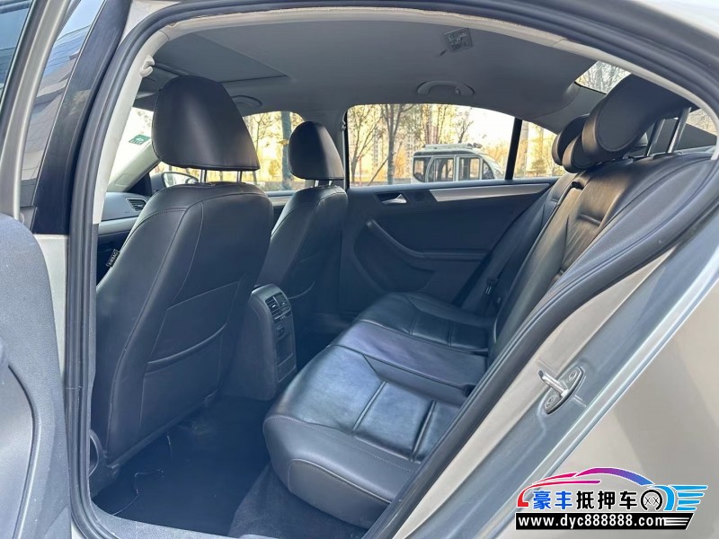 14年大众速腾轿车抵押车出售