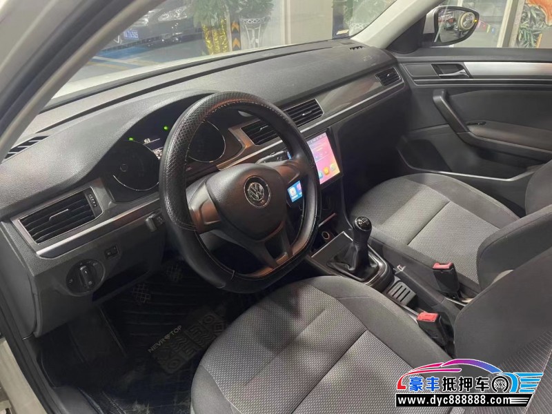 17年大众宝来轿车抵押车出售