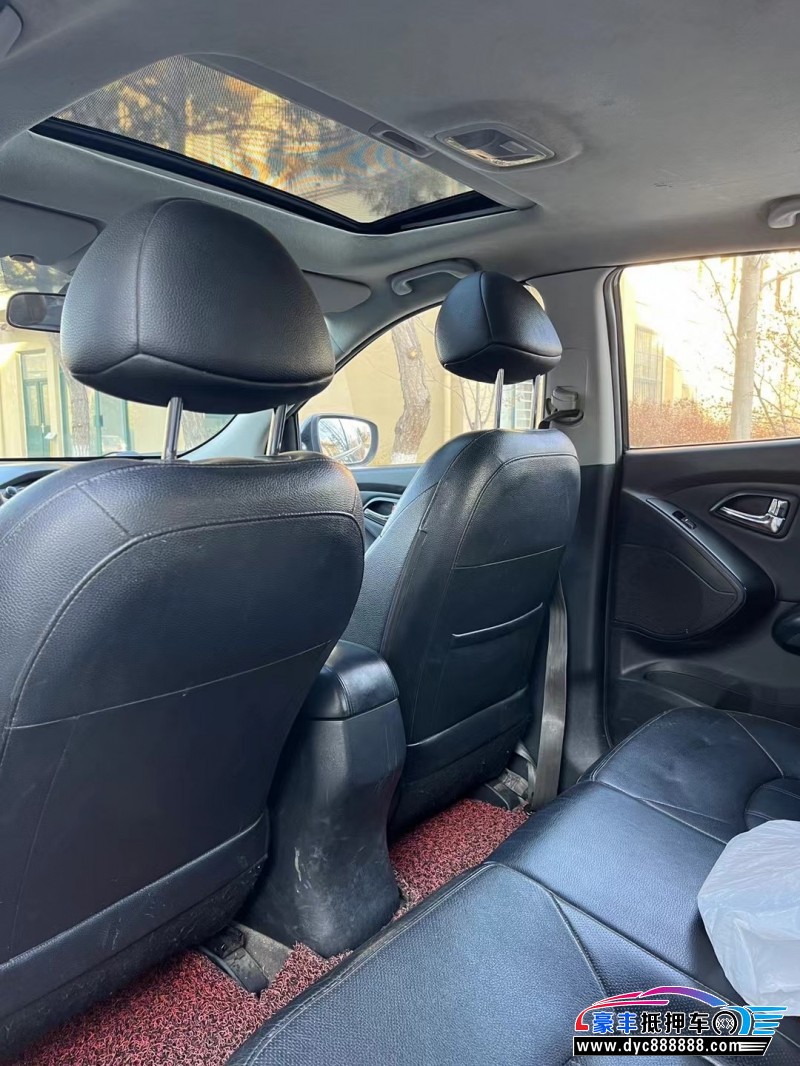 13年现代ix35轿车抵押车出售