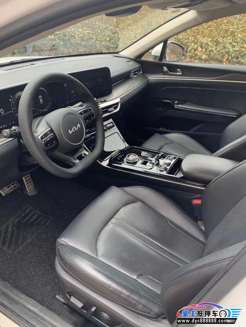 21年起亚K5轿车抵押车出售