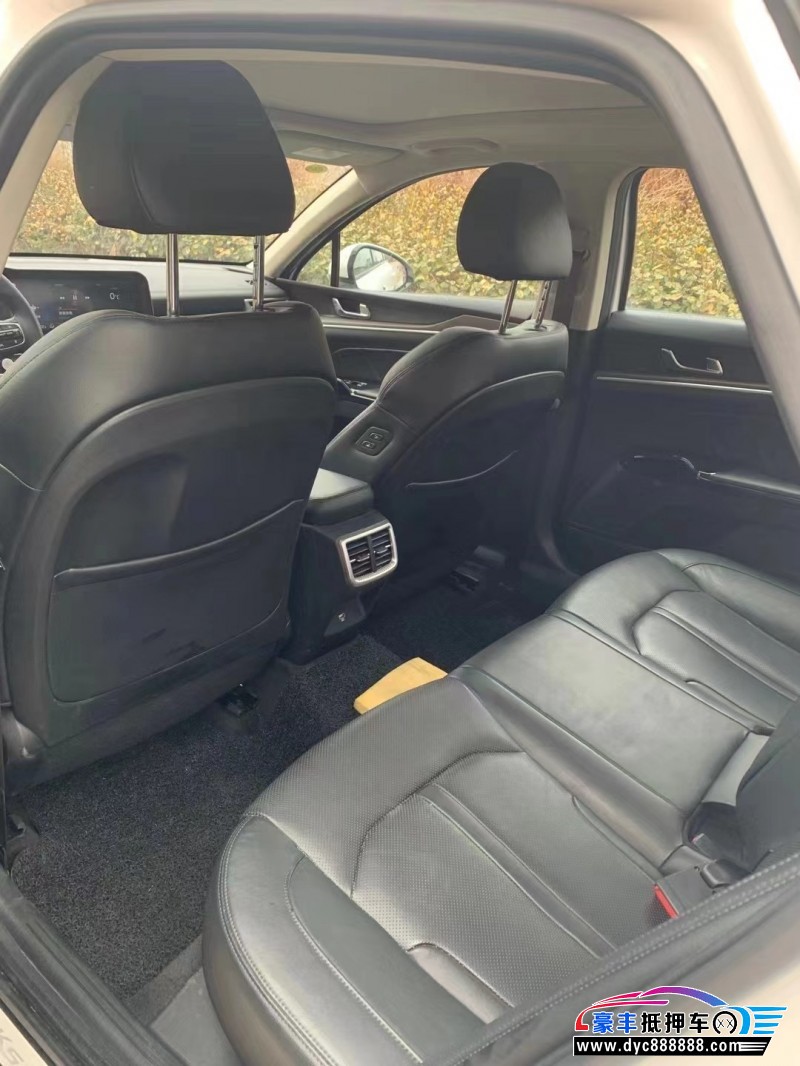 21年起亚K5轿车抵押车出售