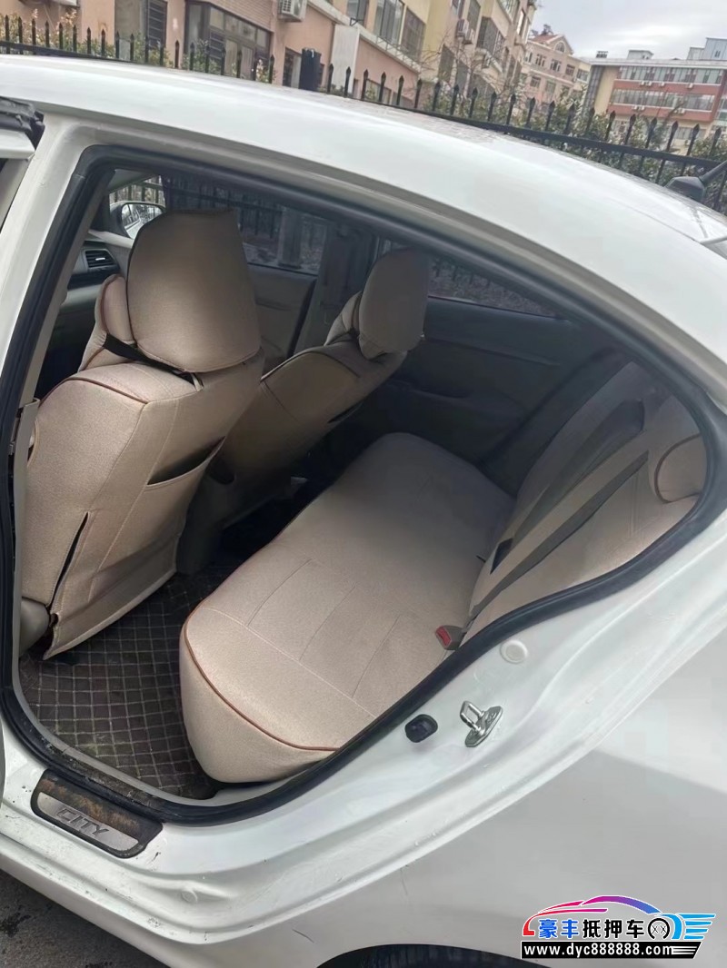 13年本田锋范轿车抵押车出售