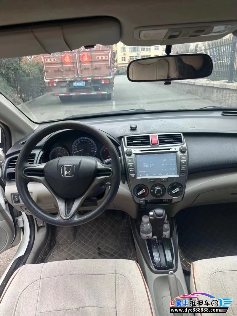 13年本田锋范轿车抵押车出售