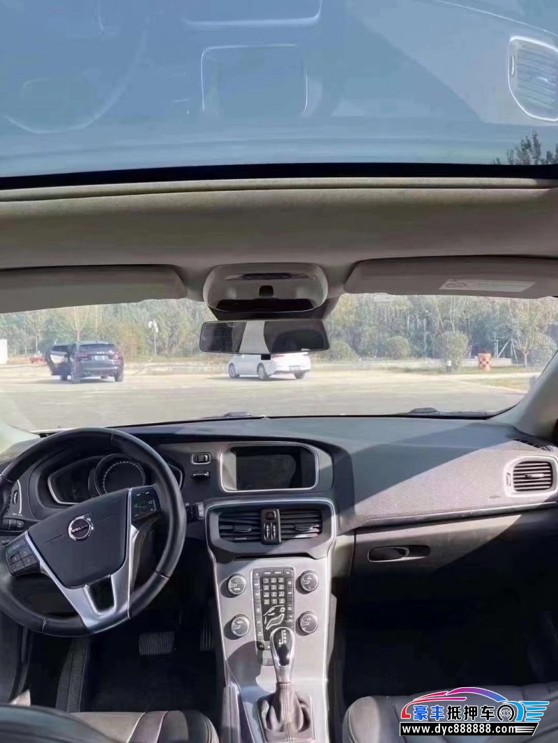 18年沃尔沃V40轿车抵押车出售