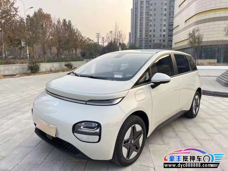 23年宝骏云朵轿车抵押车出售