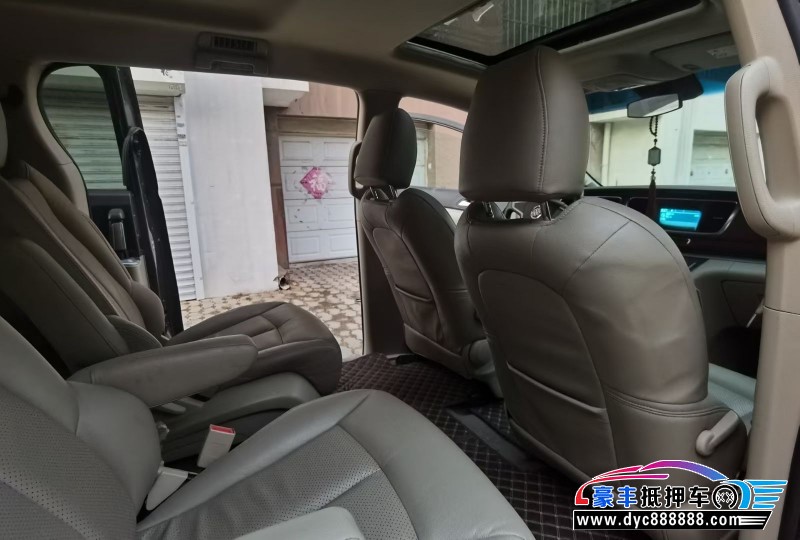 15年别克GL8轿车抵押车出售