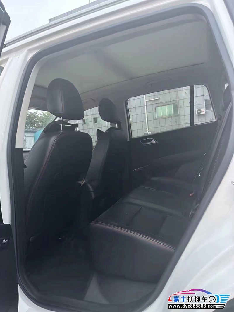 18年众泰大迈X5轿车抵押车出售