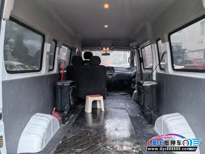 22年上汽大通V80轿车抵押车出售