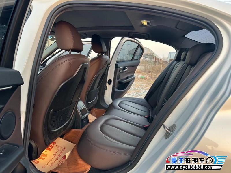 20年宝马1系轿车抵押车出售