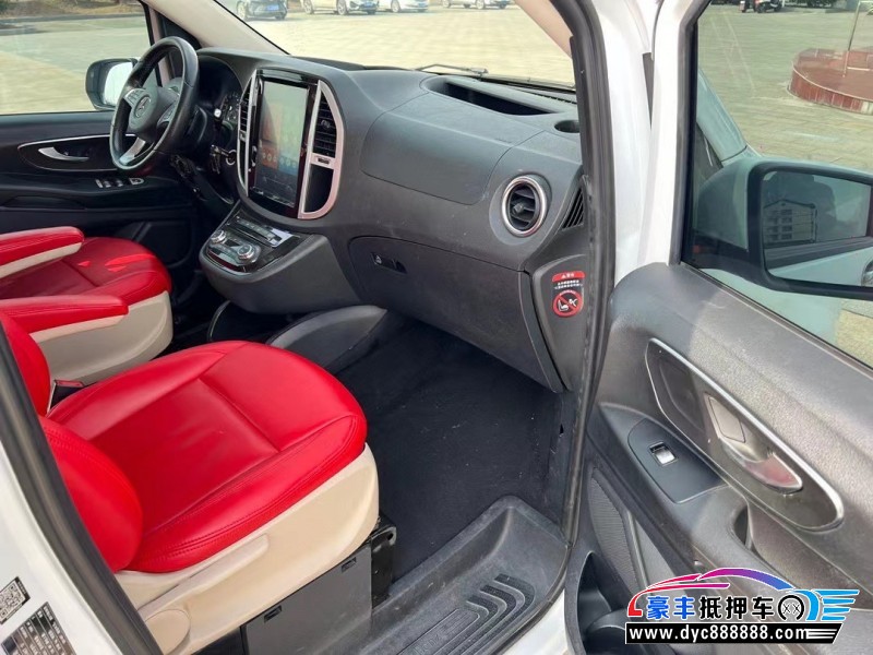 17年奔驰威霆轿车抵押车出售