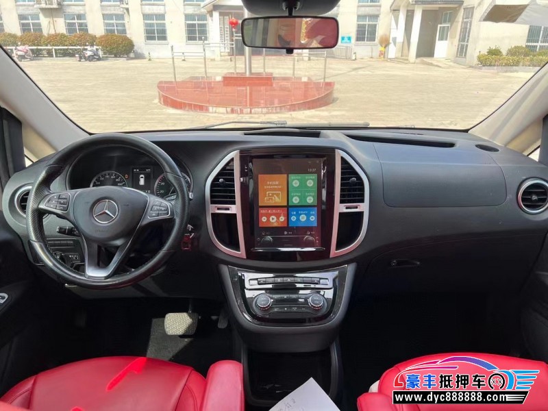 17年奔驰威霆轿车抵押车出售