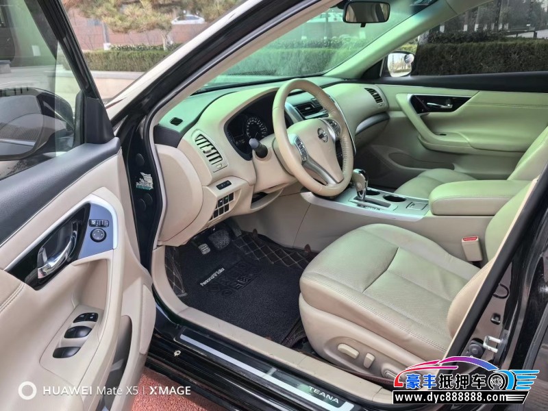 17年日产天籁轿车抵押车出售