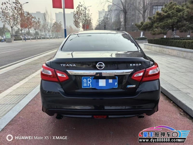 17年日产天籁轿车抵押车出售